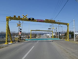 七飯・渡島大野間中須田道路踏切架線防護工新設