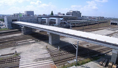 有明連絡橋（昇降棟側から駅舎側）