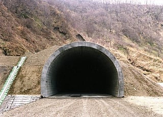 北成トンネル
